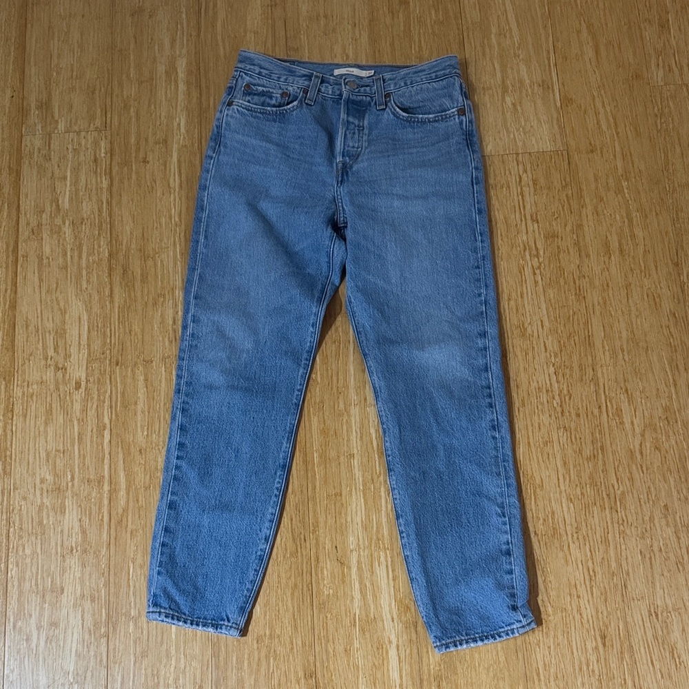 Levi Women’s Wedgie Straight Classic Blue Denim Jeans
